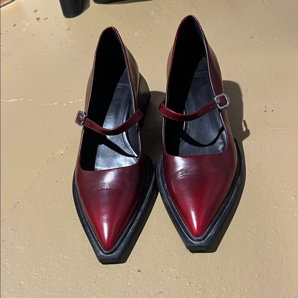 Vagabond Burgundy Pointed Toe Heels